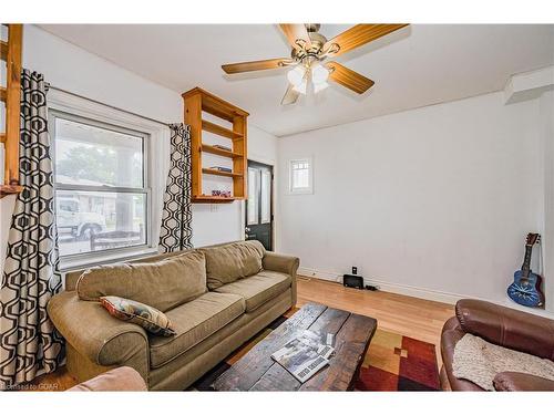 153 Victoria Road S, Guelph, ON - Indoor Photo Showing Living Room