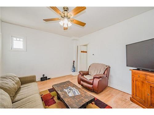 153 Victoria Road S, Guelph, ON - Indoor Photo Showing Living Room