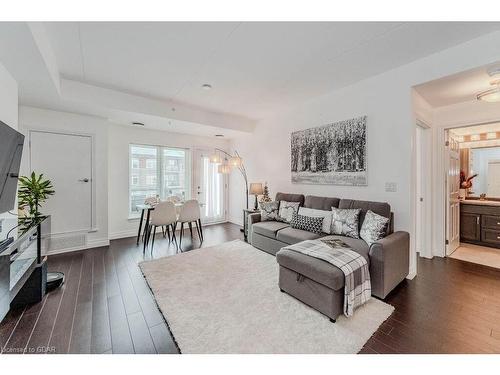 319-106 Bard Boulevard, Guelph, ON - Indoor Photo Showing Living Room