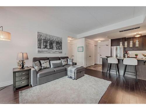 319-106 Bard Boulevard, Guelph, ON - Indoor Photo Showing Living Room