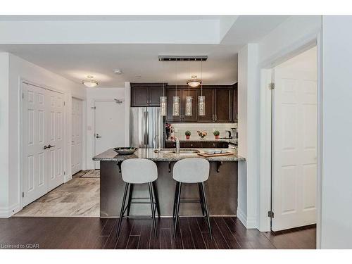 319-106 Bard Boulevard, Guelph, ON - Indoor Photo Showing Kitchen