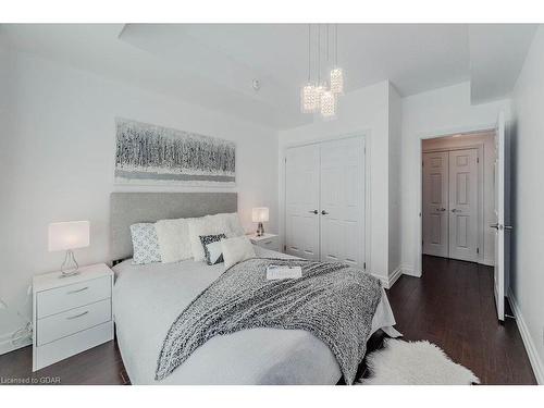 319-106 Bard Boulevard, Guelph, ON - Indoor Photo Showing Bedroom