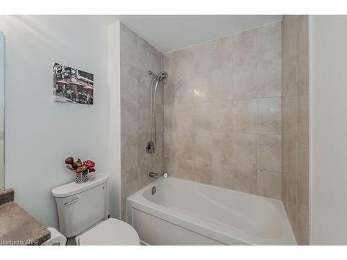 319-106 Bard Boulevard, Guelph, ON - Indoor Photo Showing Bathroom