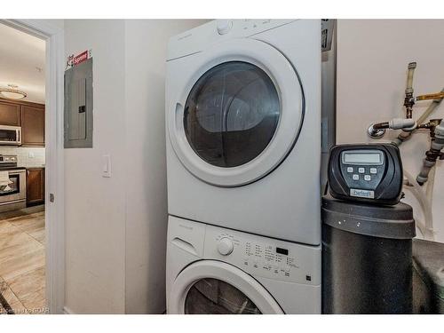 319-106 Bard Boulevard, Guelph, ON - Indoor Photo Showing Laundry Room