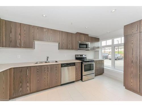 319-106 Bard Boulevard, Guelph, ON - Indoor Photo Showing Kitchen With Stainless Steel Kitchen With Double Sink