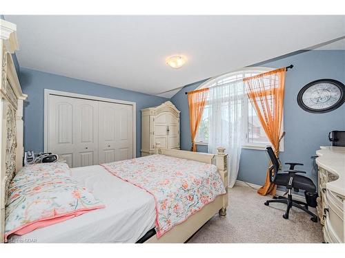 312 Colonial Drive, Guelph, ON - Indoor Photo Showing Bedroom