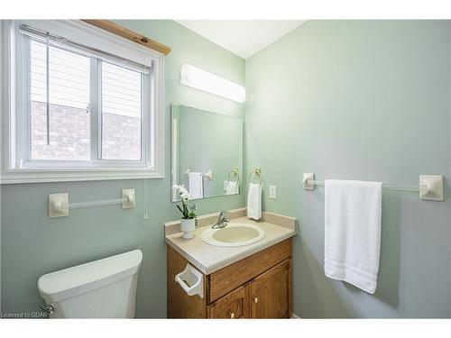 24 Beechlawn Boulevard, Guelph, ON - Indoor Photo Showing Bathroom