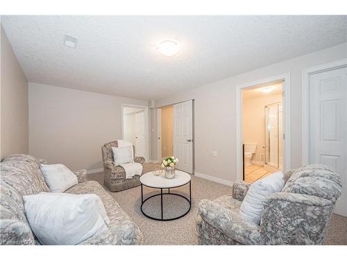 24 Beechlawn Boulevard, Guelph, ON - Indoor Photo Showing Living Room