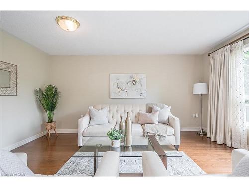 24 Beechlawn Boulevard, Guelph, ON - Indoor Photo Showing Living Room