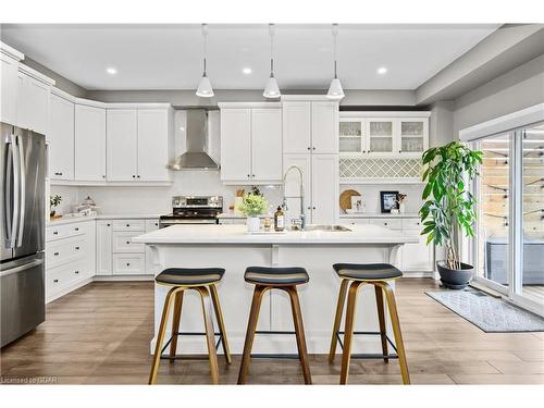 4032 Medland Drive, Burlington, ON - Indoor Photo Showing Kitchen With Upgraded Kitchen