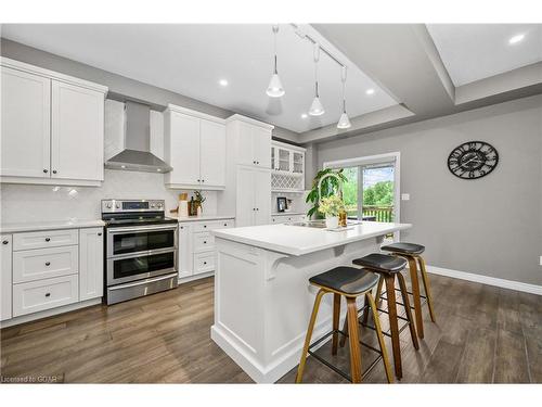 4032 Medland Drive, Burlington, ON - Indoor Photo Showing Kitchen With Upgraded Kitchen