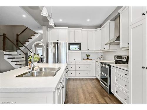 4032 Medland Drive, Burlington, ON - Indoor Photo Showing Kitchen With Double Sink With Upgraded Kitchen