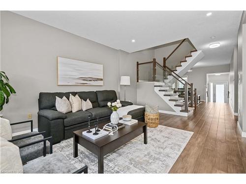 4032 Medland Drive, Burlington, ON - Indoor Photo Showing Living Room