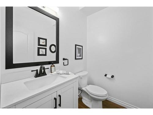 4032 Medland Drive, Burlington, ON - Indoor Photo Showing Bathroom