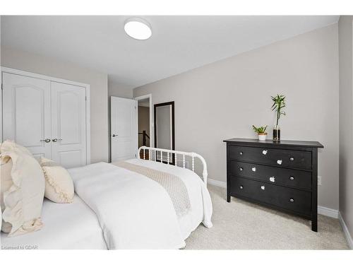 4032 Medland Drive, Burlington, ON - Indoor Photo Showing Bedroom