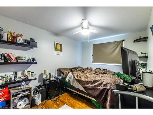 33 Forest Glen Court, Kitchener, ON - Indoor Photo Showing Bedroom