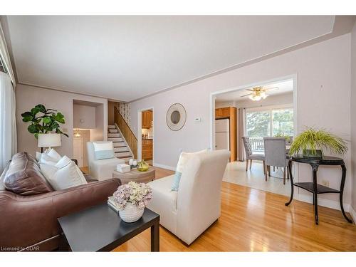 47 Glenburnie Drive, Guelph, ON - Indoor Photo Showing Living Room