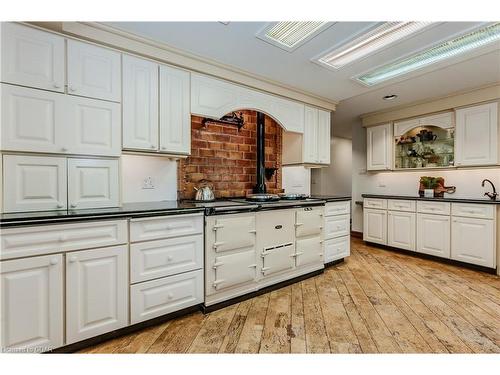 15 River Bluff Path, Guelph/Eramosa, ON - Indoor Photo Showing Kitchen