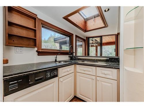 15 River Bluff Path, Guelph/Eramosa, ON - Indoor Photo Showing Kitchen