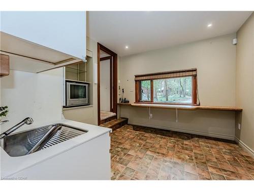 15 River Bluff Path, Guelph/Eramosa, ON - Indoor Photo Showing Laundry Room