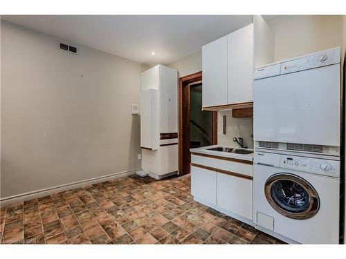 15 River Bluff Path, Guelph/Eramosa, ON - Indoor Photo Showing Laundry Room