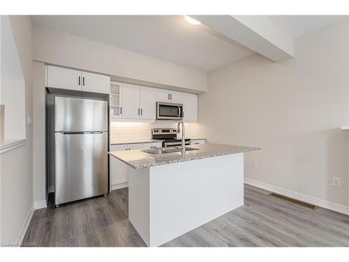 88-10 Birmingham Drive, Cambridge, ON - Indoor Photo Showing Kitchen With Stainless Steel Kitchen With Double Sink