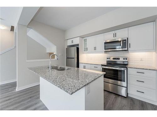 88-10 Birmingham Drive, Cambridge, ON - Indoor Photo Showing Kitchen With Stainless Steel Kitchen With Double Sink With Upgraded Kitchen