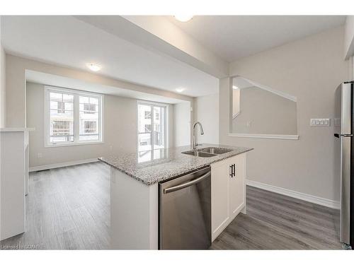 88-10 Birmingham Drive, Cambridge, ON - Indoor Photo Showing Kitchen With Double Sink