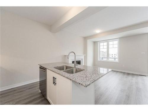 88-10 Birmingham Drive, Cambridge, ON - Indoor Photo Showing Kitchen With Double Sink