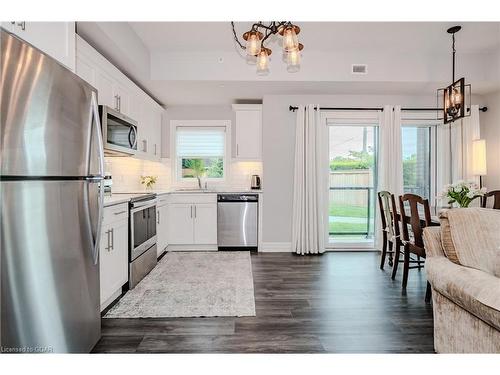 108-212 Lakeport Road, St. Catharines, ON - Indoor Photo Showing Kitchen With Upgraded Kitchen