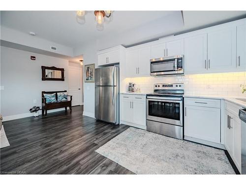 108-212 Lakeport Road, St. Catharines, ON - Indoor Photo Showing Kitchen