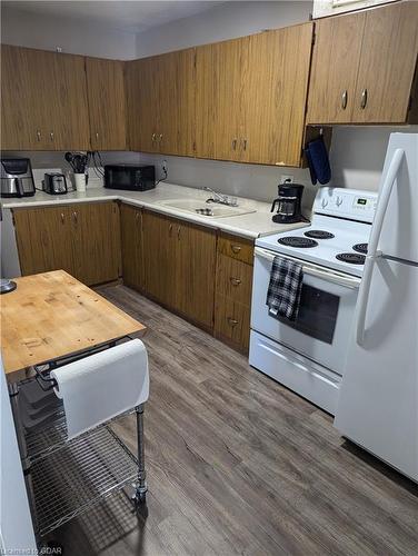 207-185 Lisgar Avenue, Tillsonburg, ON - Indoor Photo Showing Kitchen