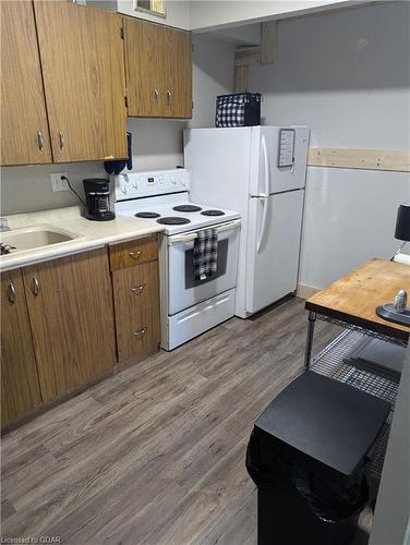 207-185 Lisgar Avenue, Tillsonburg, ON - Indoor Photo Showing Kitchen