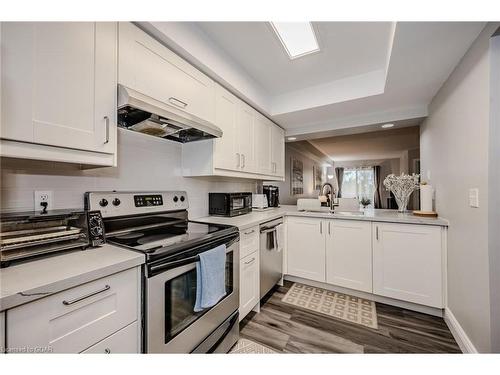 127-109 Bristol Road E, Mississauga, ON - Indoor Photo Showing Kitchen