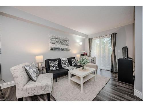 127-109 Bristol Road E, Mississauga, ON - Indoor Photo Showing Living Room