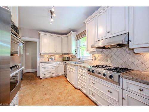 2 Ardmay Crescent, Guelph, ON - Indoor Photo Showing Kitchen With Upgraded Kitchen