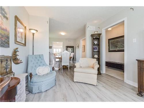 765 St. David Street South, Fergus, ON - Indoor Photo Showing Living Room