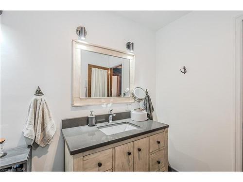 17 Thomas Street, Red Bay, ON - Indoor Photo Showing Bathroom