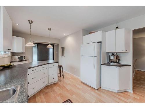 14 Avra Court, Guelph, ON - Indoor Photo Showing Kitchen