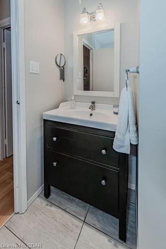 14 Avra Court, Guelph, ON - Indoor Photo Showing Bathroom