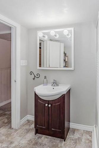 14 Avra Court, Guelph, ON - Indoor Photo Showing Bathroom