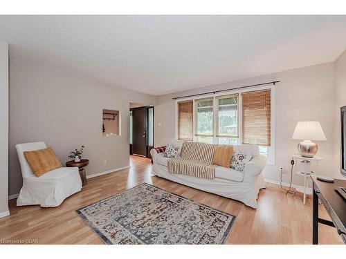 14 Avra Court, Guelph, ON - Indoor Photo Showing Living Room