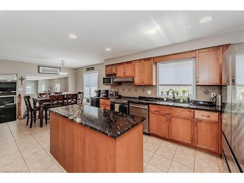 39 Ingram Drive, Guelph, ON - Indoor Photo Showing Kitchen