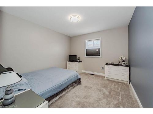 39 Ingram Drive, Guelph, ON - Indoor Photo Showing Bedroom