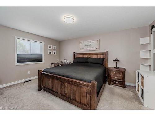 39 Ingram Drive, Guelph, ON - Indoor Photo Showing Bedroom