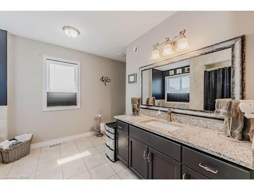 39 Ingram Drive, Guelph, ON - Indoor Photo Showing Bathroom