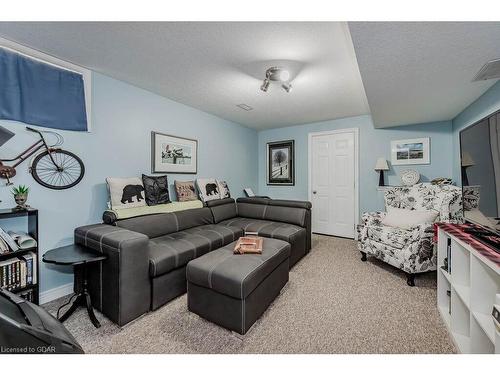 39 Ingram Drive, Guelph, ON - Indoor Photo Showing Living Room