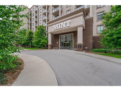 728-2490 Old Bronte Road, Oakville, ON - Outdoor