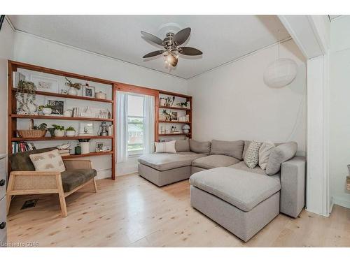 31 Bagot Street, Guelph, ON - Indoor Photo Showing Living Room