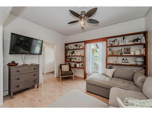 31 Bagot Street, Guelph, ON - Indoor Photo Showing Living Room